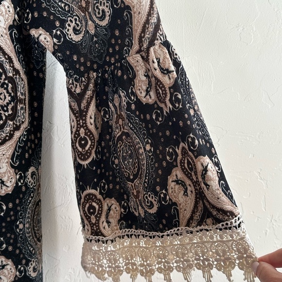 Paisley Renaissance Tunic with Bell Sleeves and Crochet Lace Trim Sz XL - Picture 6 of 11